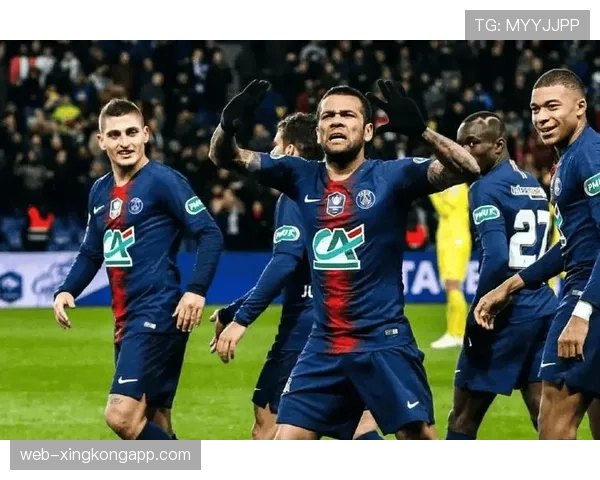 里昂官方确认三名主力伤病情况，客战巴黎阵容面临调整