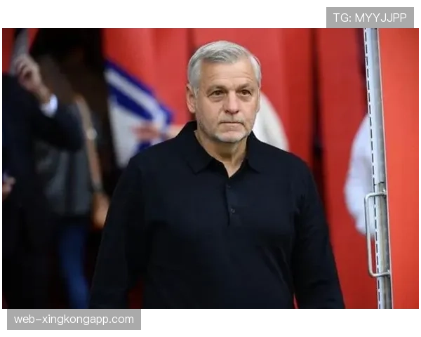 雷恩主帅热内西奥与俱乐部续约两年，粉碎离队传言